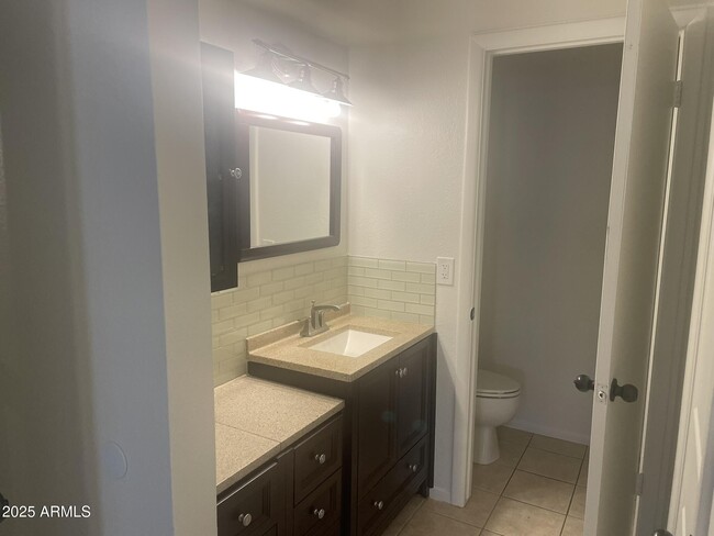 Building Photo - 826 S Casitas Dr