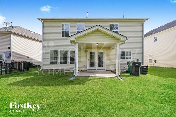 Building Photo - 10827 Glenluce Ave