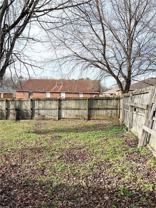 Building Photo - 5900 Samantha St