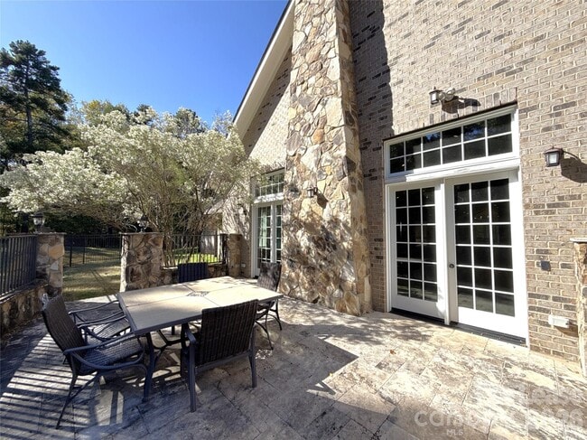 Building Photo - 13931 Thompson Rd