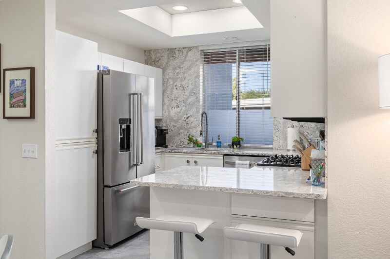 Building Photo - 401 El Cielo Rd