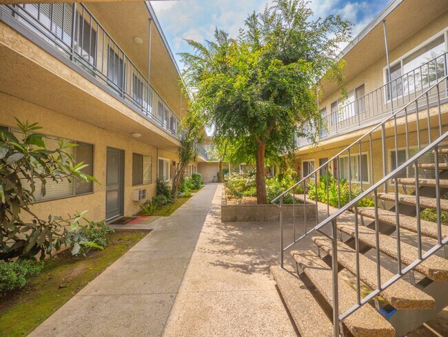 Interior Photo - 7253-57 Variel Ave