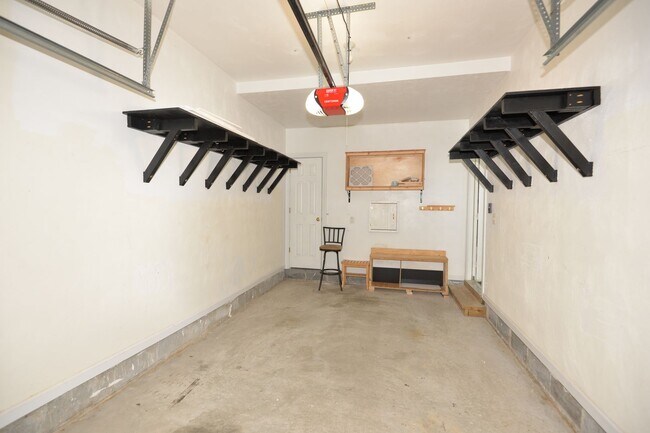Building Photo - 2 Bedroom Townhome in Cypress Point North