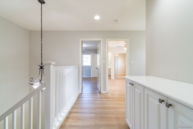 Building Photo - $3700 | 3br/2.5ba Townhome in Fairway's Edge