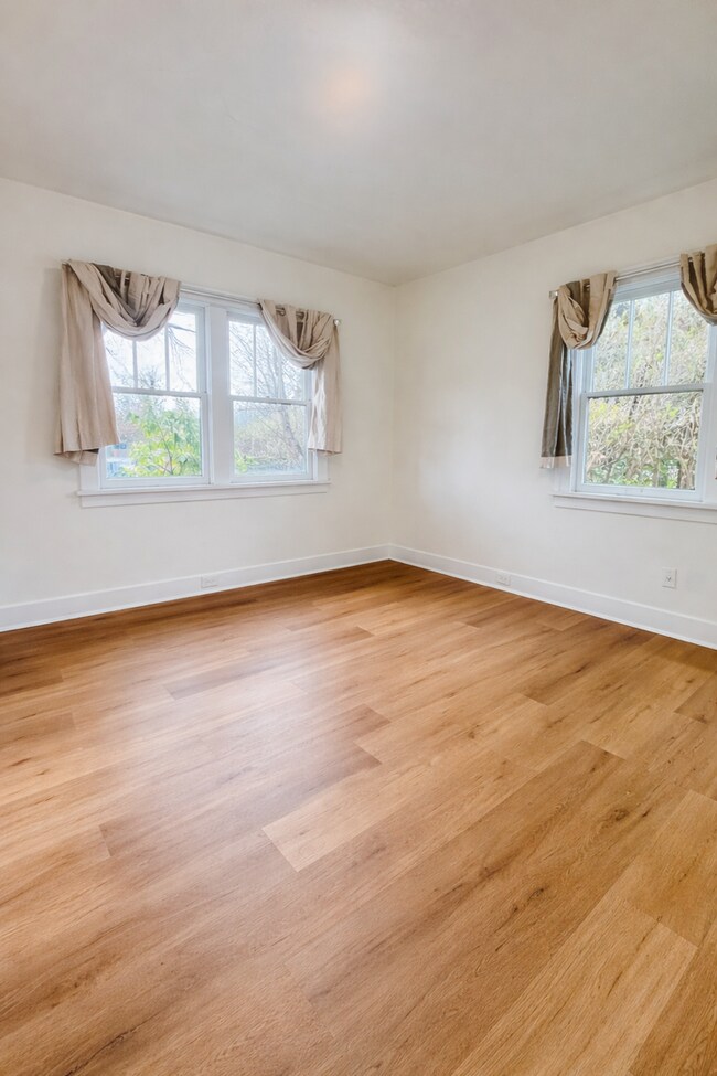 Building Photo - Charming Freshly Remodeled Home Steps from Kendall Yards & Centennial Trail