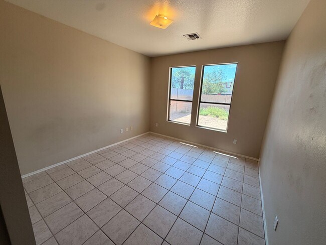 Building Photo - Spacious 3 Bedroom Single Story Peoria With A 3 Car Garage