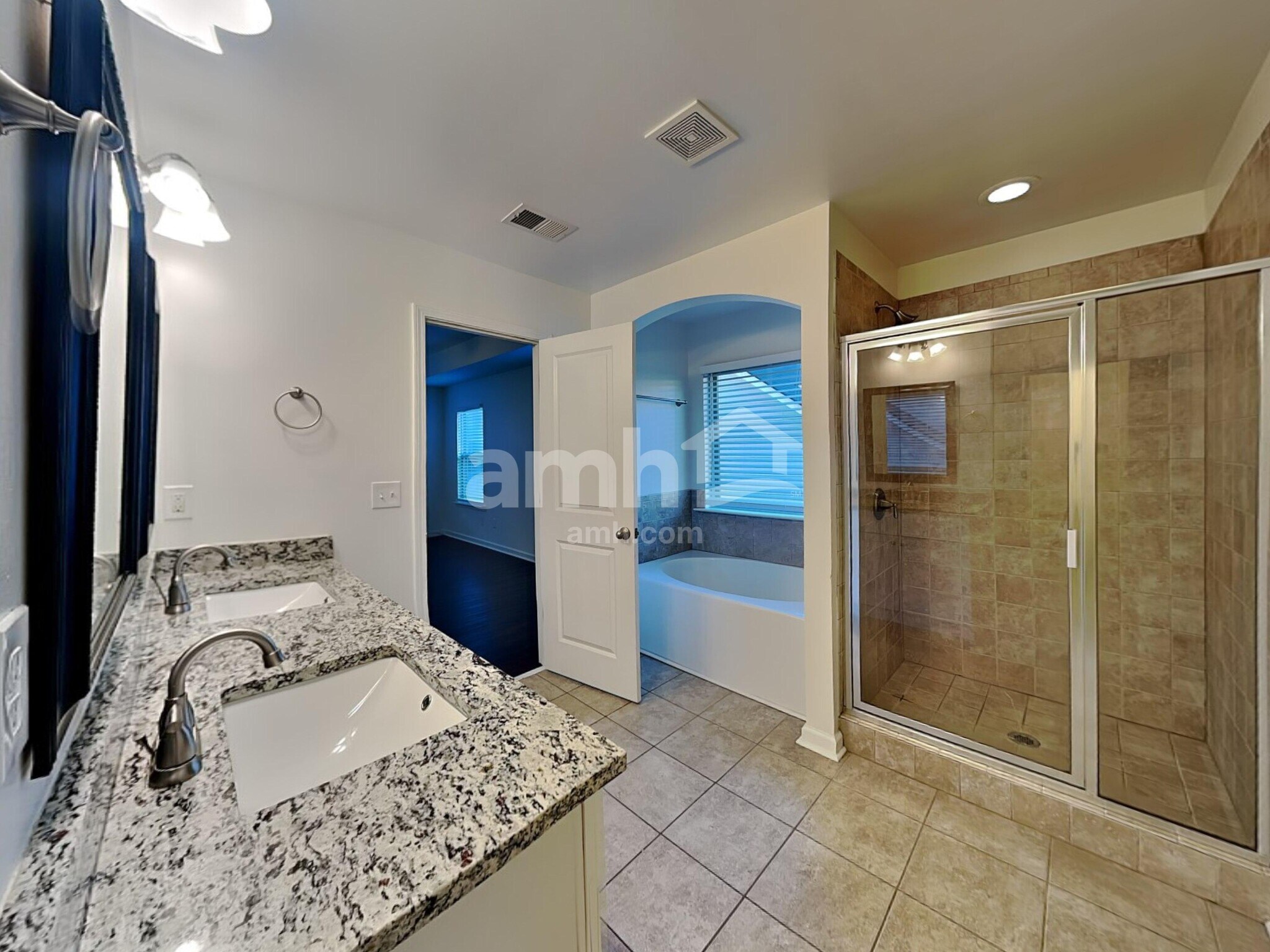 Building Photo - 1522 Balvaird Dr SE