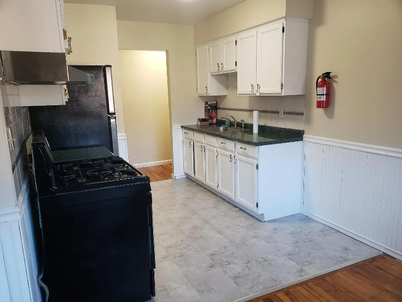 Building Photo - 401 US-22