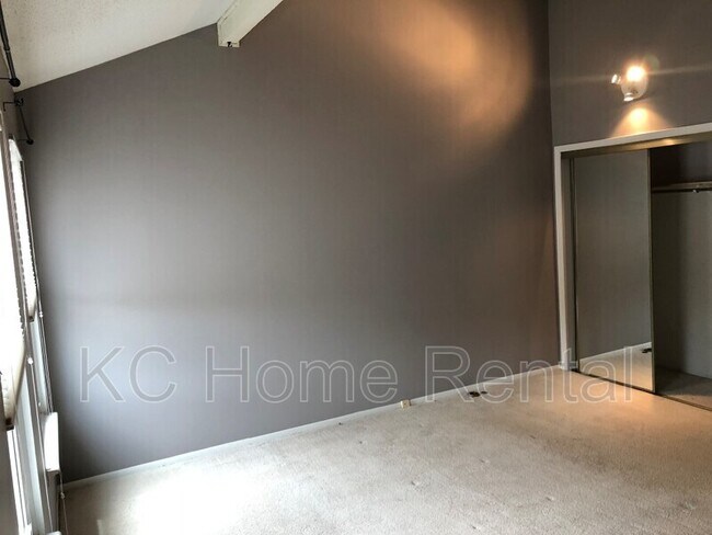 Building Photo - 8506 W 108th Pl