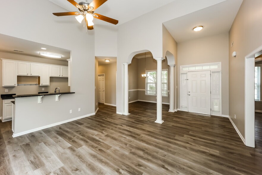 Building Photo - 54 Cottage Ln