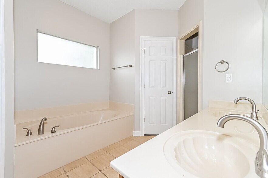 Building Photo - 13119 Claybourne Cove