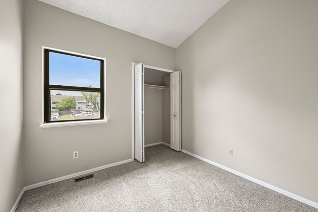 Building Photo - 3 Bedroom Townhouse Close To Ft. Carson