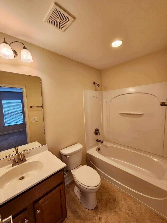 Building Photo - 909 Looking Glass Ct