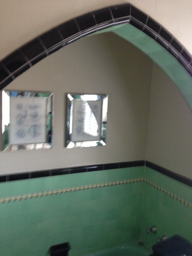 Primary Bathroom - 1222 S Sherbourne Dr