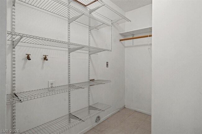Building Photo - 245 Meyers Ave