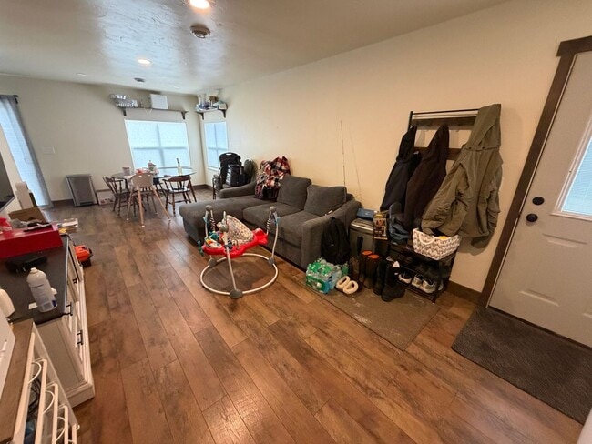 Building Photo - 722 Lambrecht Ln