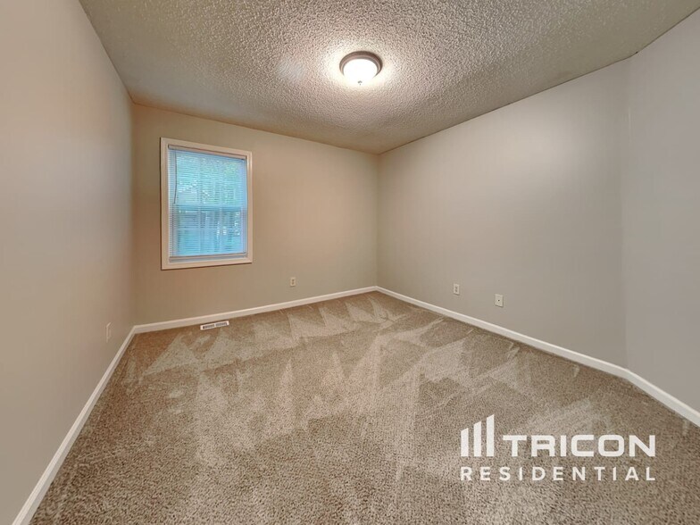 Building Photo - 2709 Owens Dr