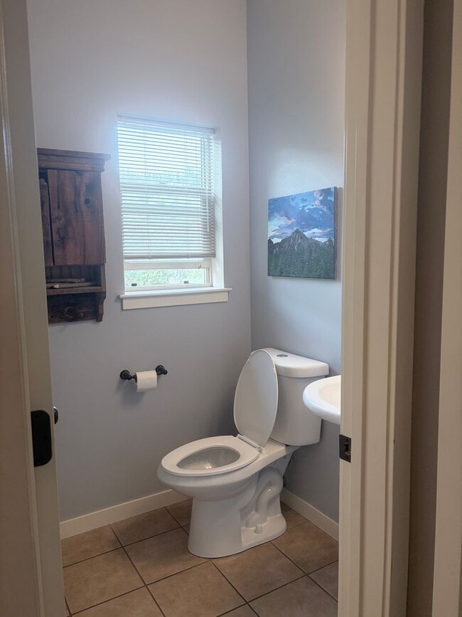 Building Photo - Beautiful Lightner Creek Townhome