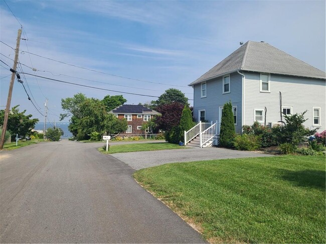 Building Photo - 98 Alden Ave