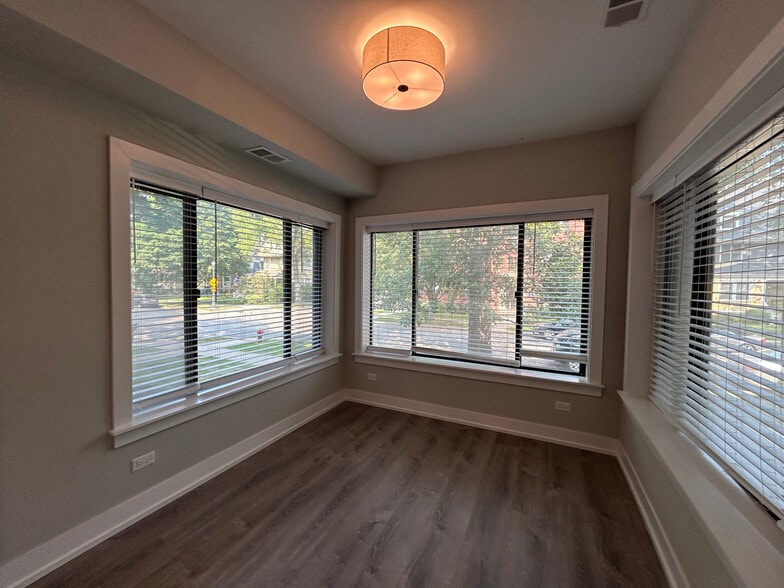 Building Photo - 1000 Crain St