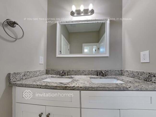 Building Photo - 1135 Rowanshyre Cir