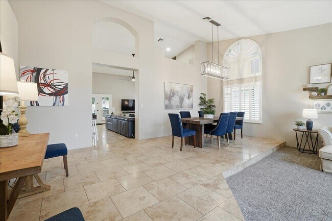 Building Photo - 1909 E Coral Tree Dr