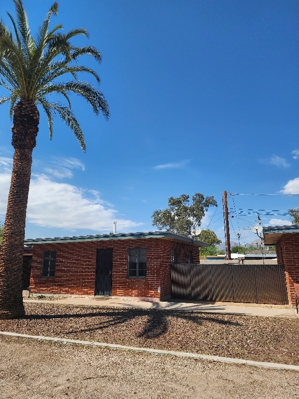 Building Photo - 2531 N Edith Blvd