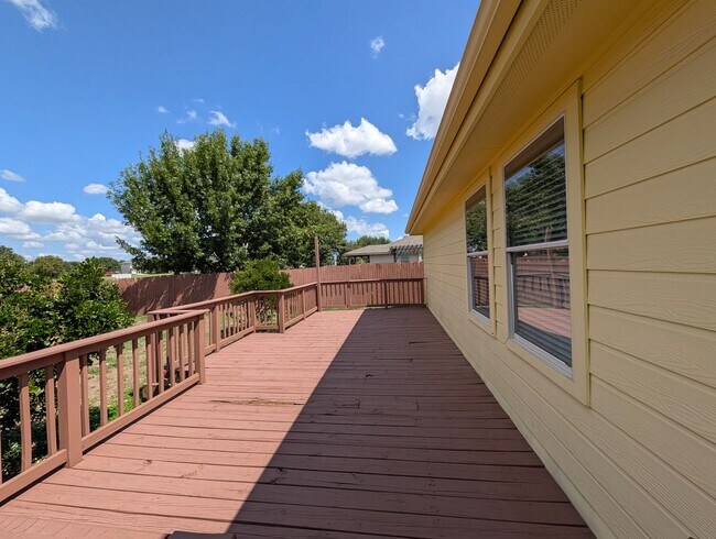 Building Photo - 369 Starling Creek