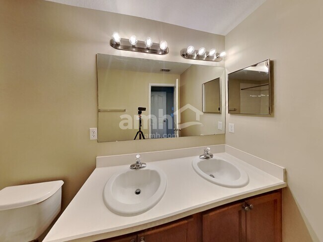 Building Photo - 9742 Simeon Dr