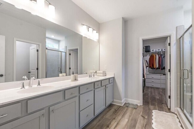 Building Photo - 2595 Whistler Wy NE