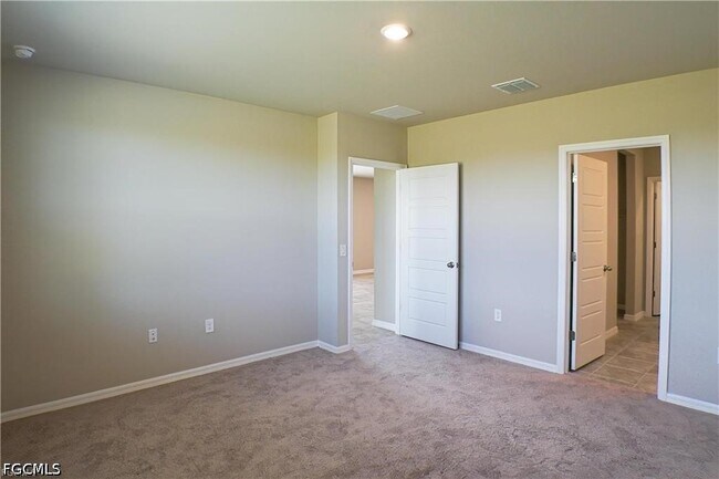 Building Photo - 44229 Saddlewood Ct
