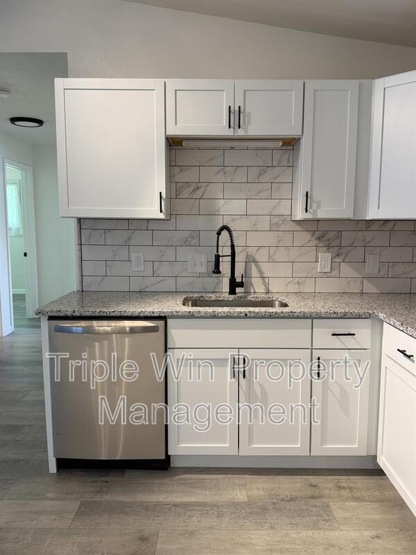 Building Photo - 8301 Pepperidge Dr