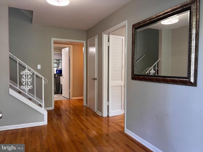 Building Photo - 9104 Hamilton Dr