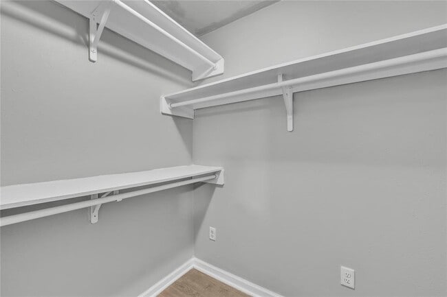 Building Photo - 901 Parmer Ave