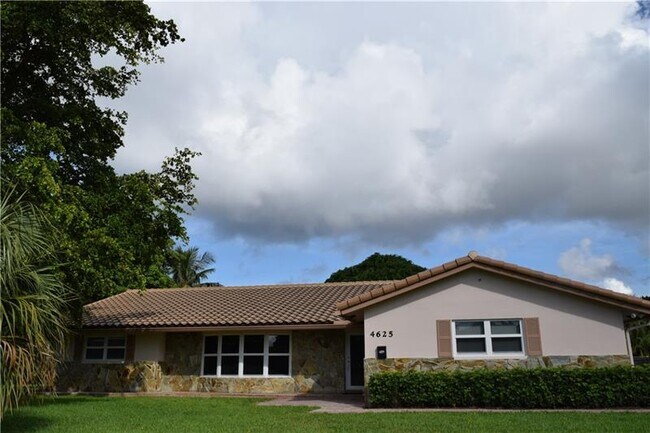 Building Photo - 4625 Glenwood Dr