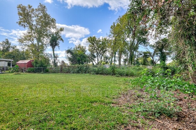 Building Photo - 128 E Hall St