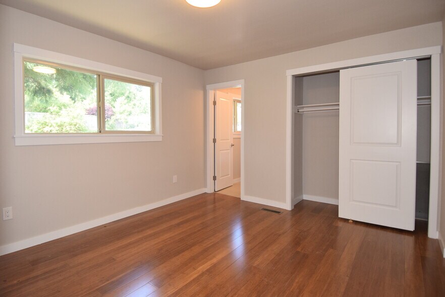 Building Photo - 2805 NE 133rd St