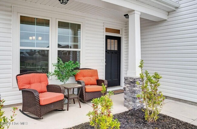 Building Photo - Single Family Home in Desirable Neighborhood