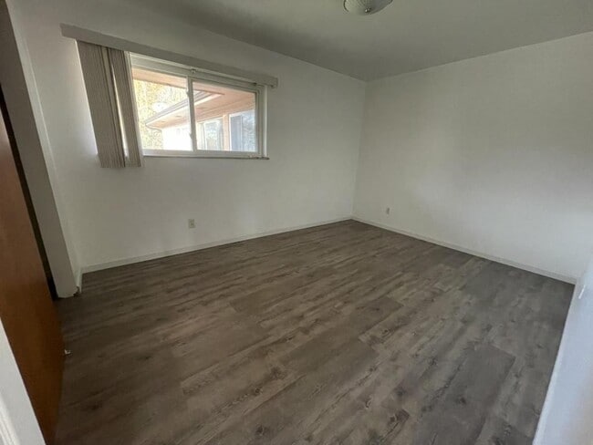 Building Photo - 1112 George St