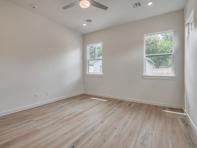 Building Photo - 2114 NW 20th St