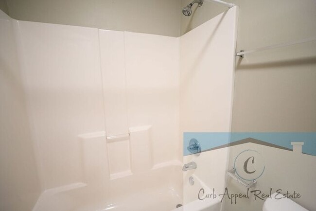 Building Photo - Utilities included!! Internet included!! Spacious 2 bed /2 full bath apt - includes washer/dryer