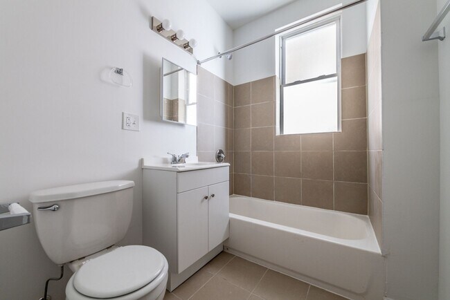 Building Photo - 10719 S Calumet Ave Chicago, IL 60628