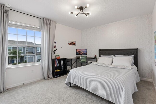 Building Photo - 1581 Swan Swim Dr