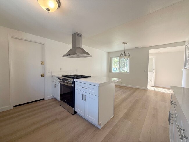 Building Photo - 4 Bed +2 Bath + 2 Car Garage - New Kitchen...