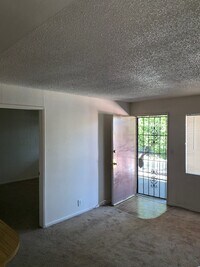 Building Photo - Affordable 1 Bedroom Condo In Central Las ...