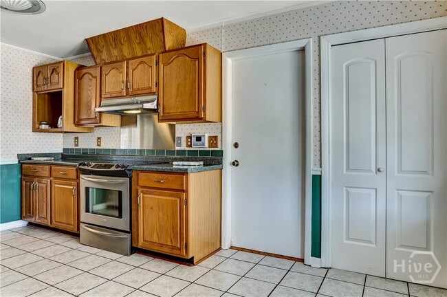 Building Photo - 4 Cottingham Dr