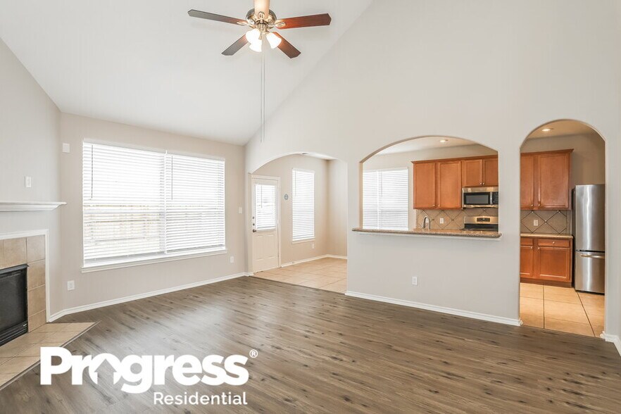 Building Photo - 4939 Forest Hurst Dr