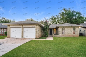 Building Photo - 10912 Bel Air Pl