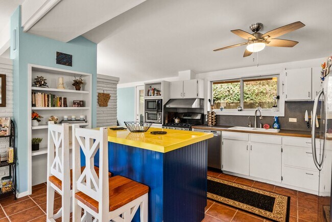 Building Photo - Furnished 3 Bedroom Lakewood Home with Lake View