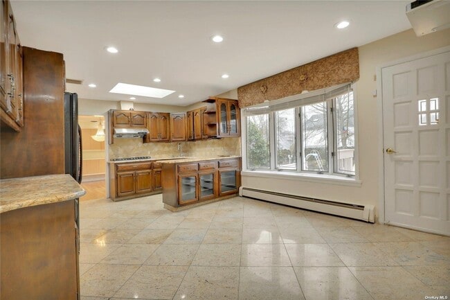 Building Photo - 260 Oak Ridge Ln